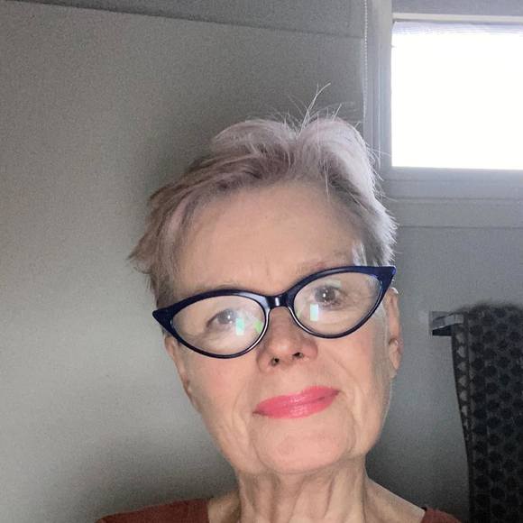 Meet your Posher, Belinda - Picture 1 of 1